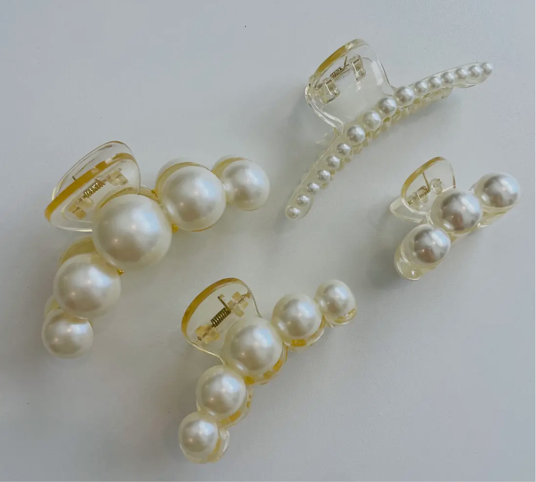 Medium Pearl Claw Clip